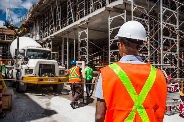 construction loans near syracuse ny image of construction workers on site