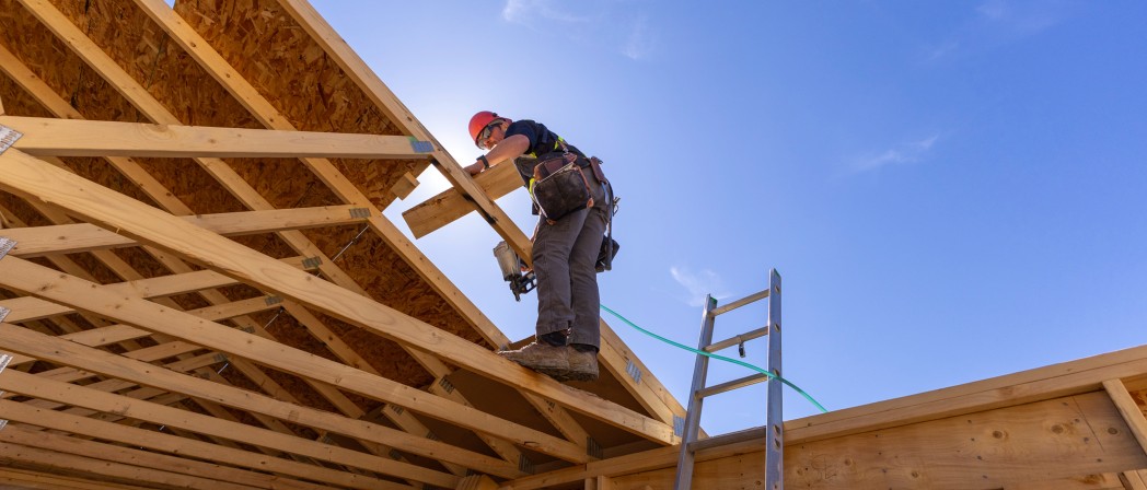 construction loans near syracuse ny builder working on frame for new home