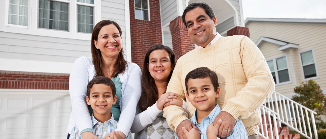 mortgage refinancing near syracuse ny image of happy family at home