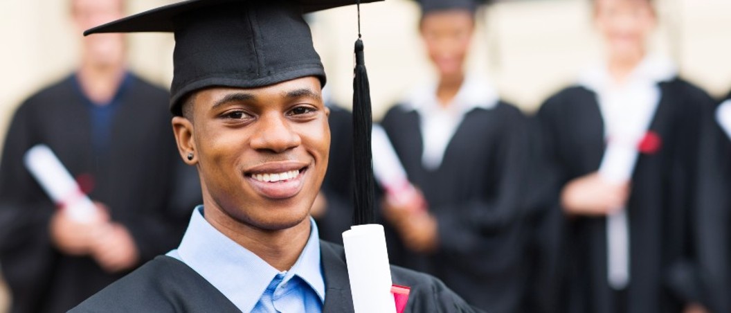 open a checking account near syracuse ny at geddes federal image of student graduating