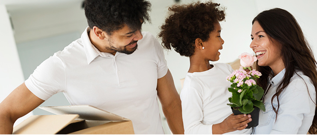 apply for a mortgage today image of family moving from geddes federal near syracuse ny